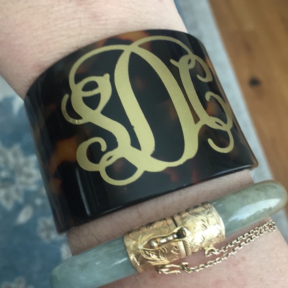 Tortoise shell cellulose acetate cuff bracelet - Picture 6 of 7